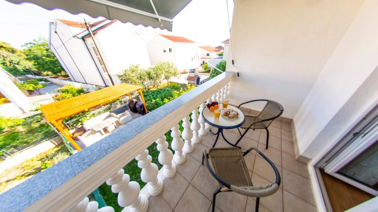 Apartments Curic Trogir Exteriör bild
