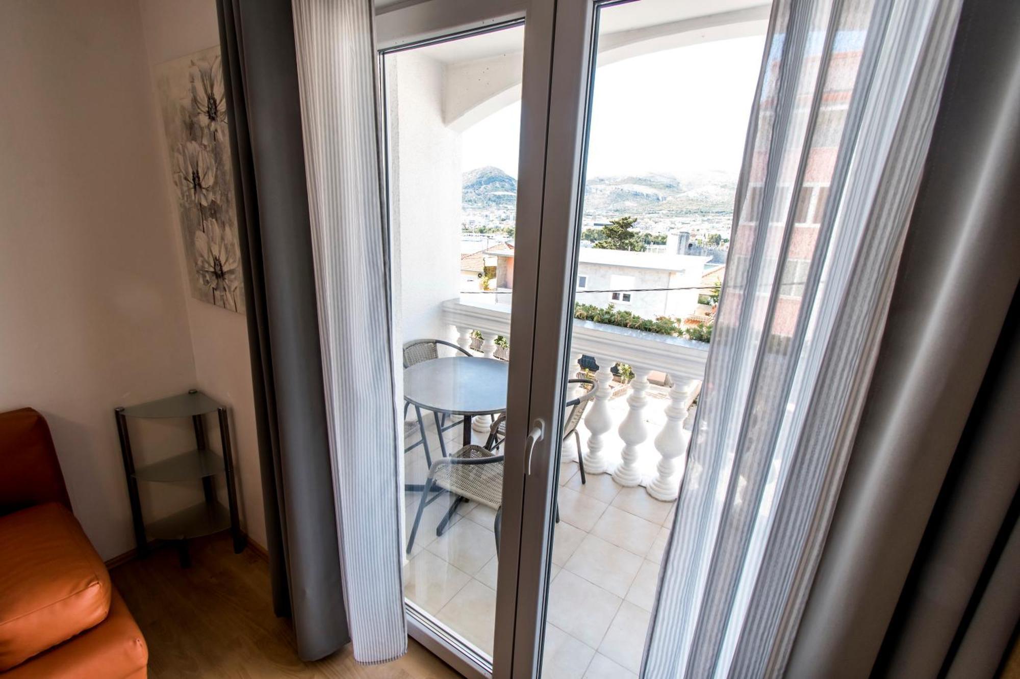 Apartments Curic Trogir Exteriör bild