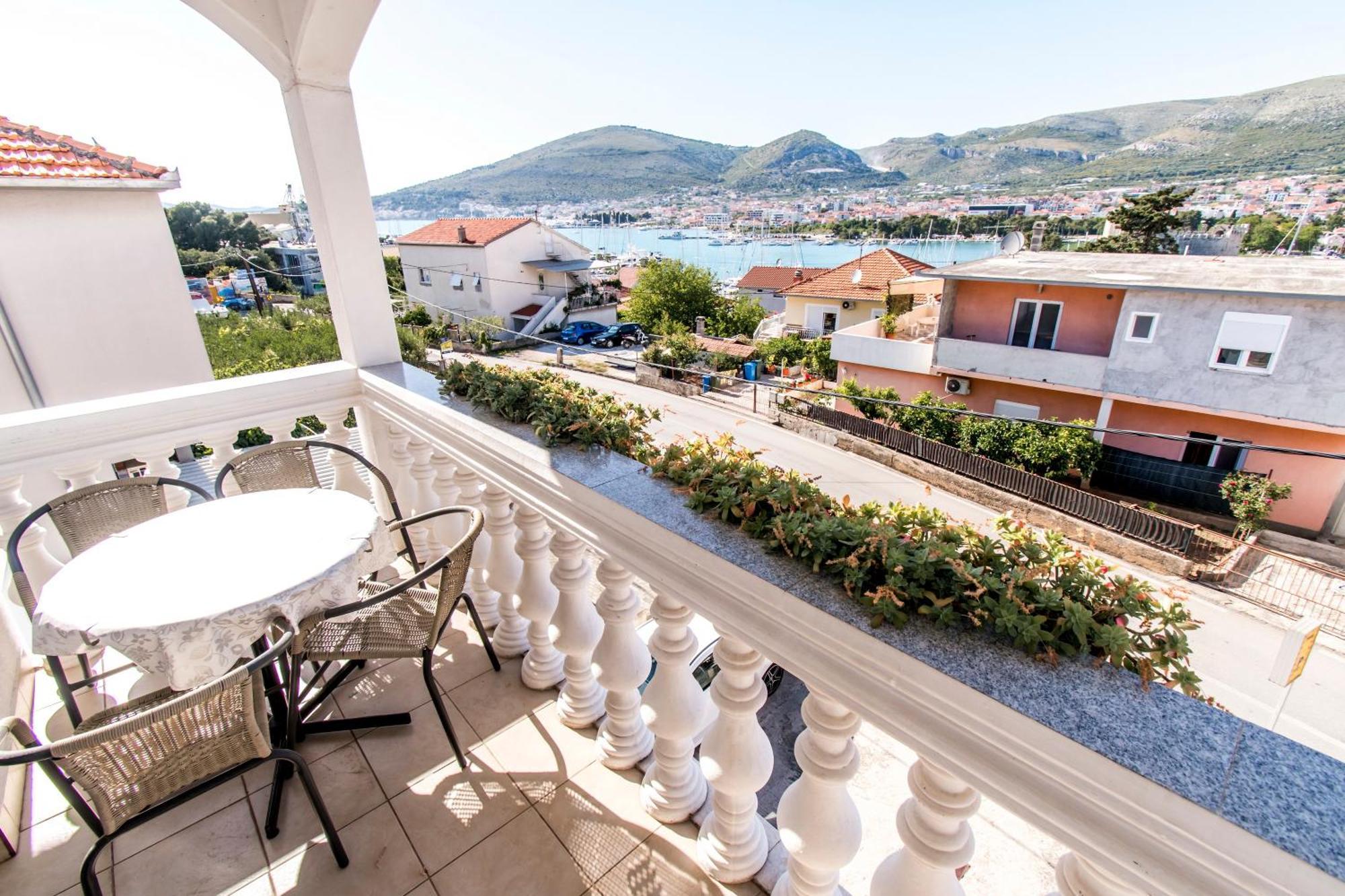 Apartments Curic Trogir Exteriör bild